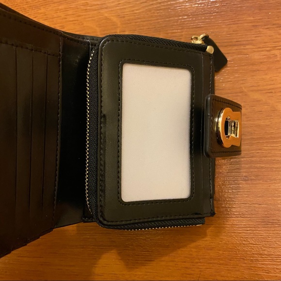 FREE IN BUNDLE* RFID blocking wallet - Picture 7 of 15